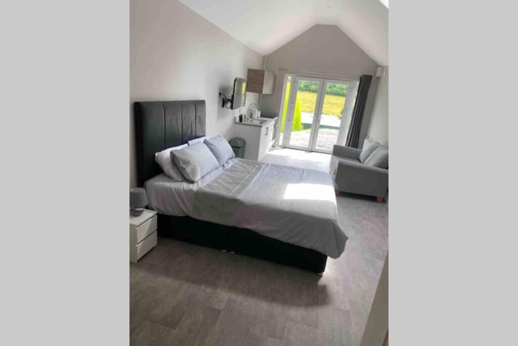 The Forest Chalet - Stunning Studio Apartment Ballycastle Extérieur photo